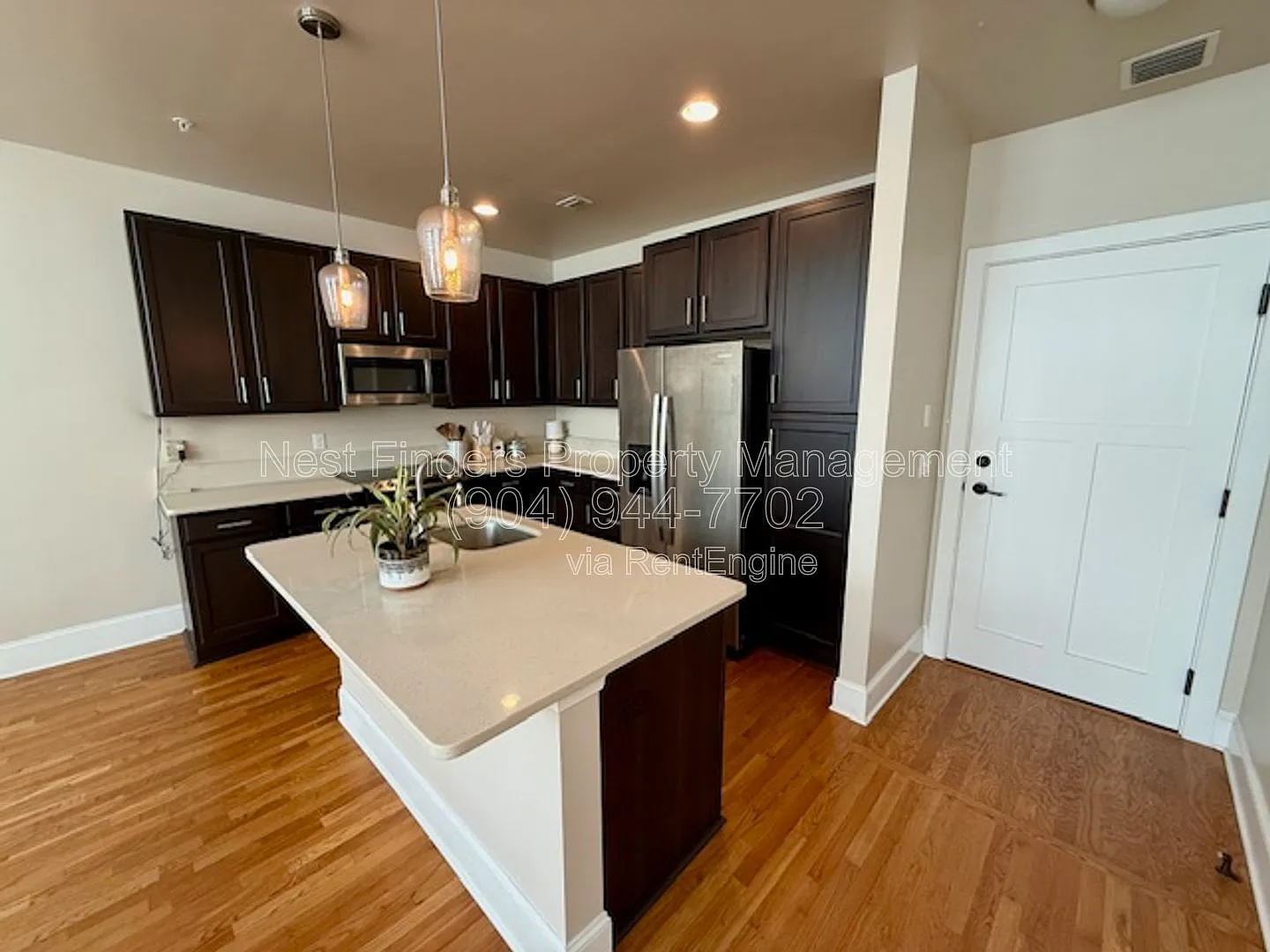 2 bed, 2.0 bath, 1382 sqft, $1,995 — Photo 4