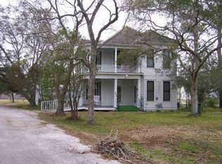 506 Young St, Edna, TX 77957