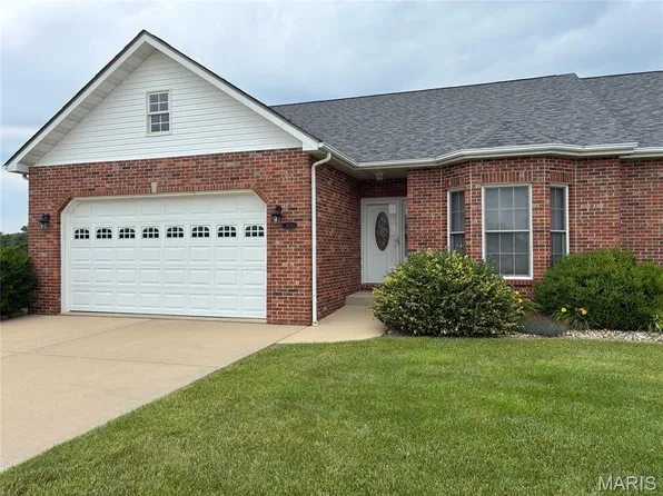 15 Warren Mnr #A, Highland, IL 62249