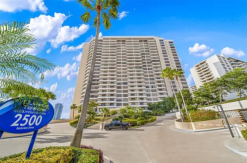 2500 Parkview Dr Photo 1