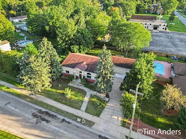 1240 44th St SE, Kentwood, MI 49508