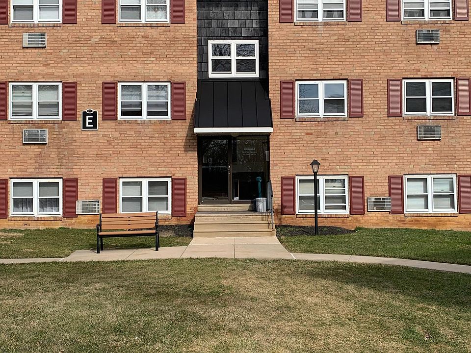 1st image of 335 E Lancaster Ave Unit E10
