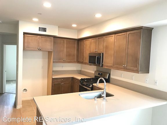 3rd image of 762 E Matchwood St