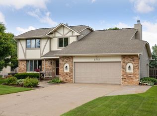 2751 Hodges Ln, Mounds View, MN 55112