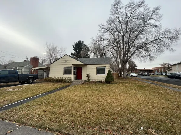 147 NW 9th St, Redmond, OR 97756