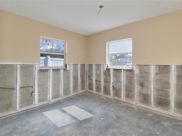 saint-petersburg-florida-81389989 picture