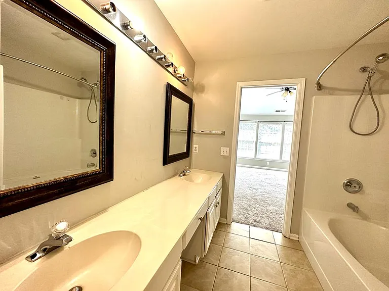 2421 Normancrest Ct — Photo 13