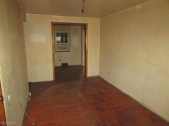 5th image of 3330 Ambert Ave