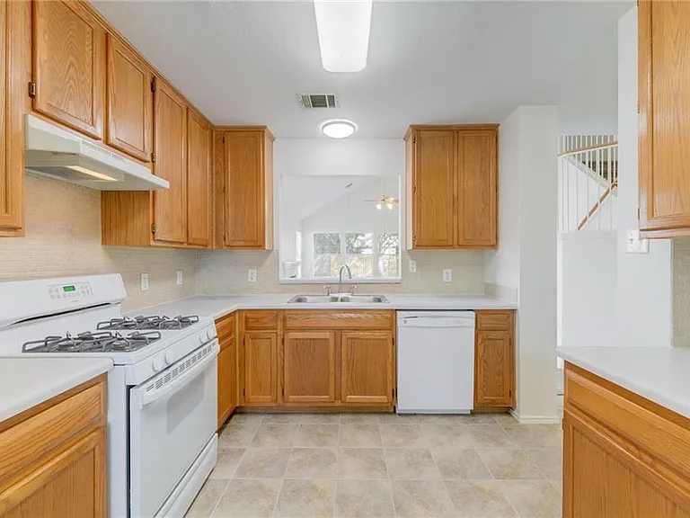13460 Athens Trl — Photo 5