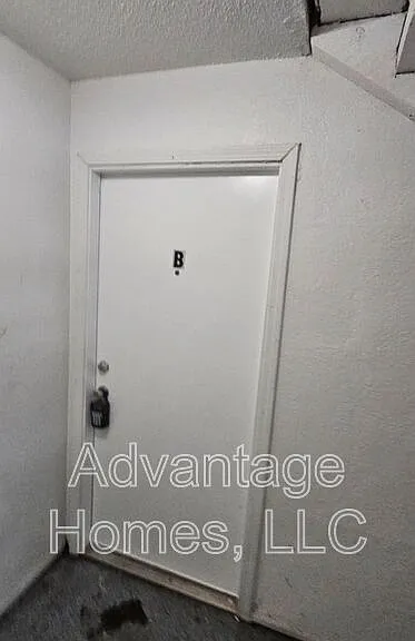 711 N 70th St #B — Photo 2