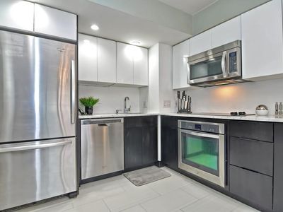 250 Hammond Pond Pkwy APT 213N, Newton, MA, 02467