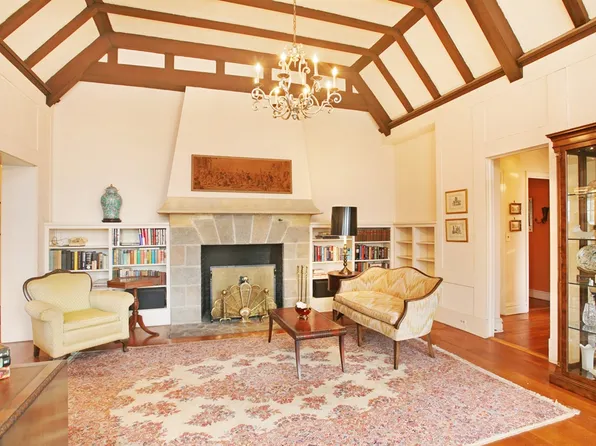 10 Holder Place image 1 of 7