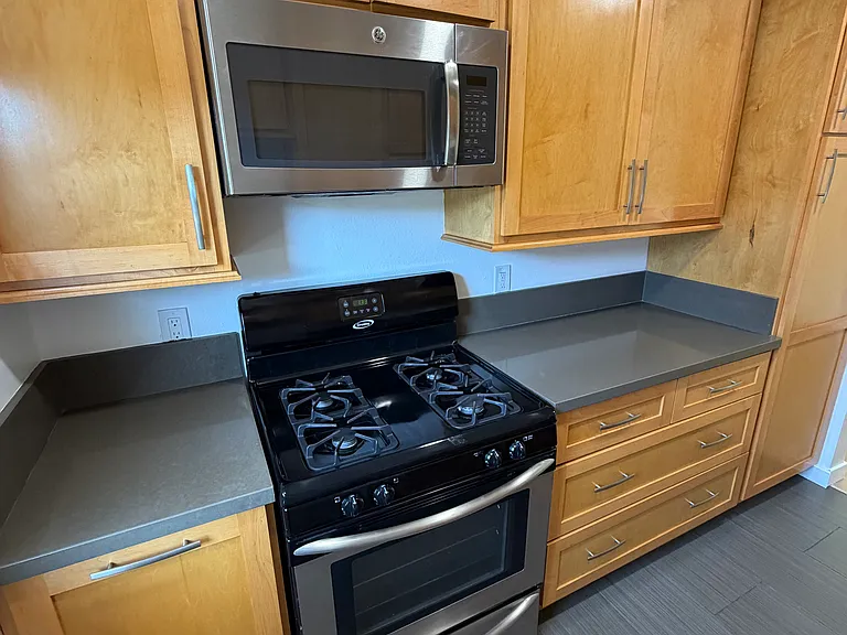 10746 Blix St #202 — Photo 7