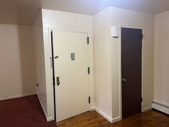 3rd image of 1632 Glover St Floor 1