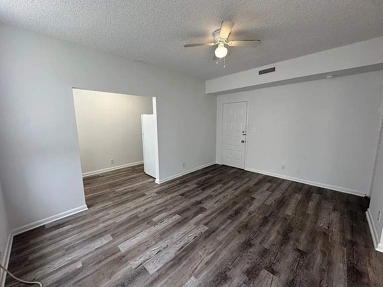 2716 S Dixie Hwy — Photo 6