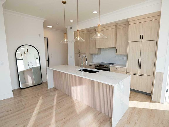 5th image of 370 Dieppe Dr SW #103