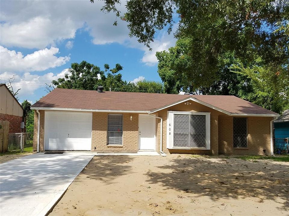 1st image of 608 Pamela Dr