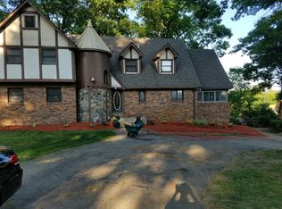 2861 Saddlewood Rd, West Bloomfield, MI 48324