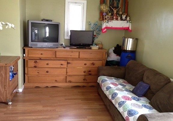 2nd image of 1813 W 36th St