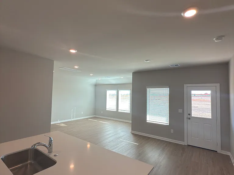 2924 Firefly Dr — Photo 7