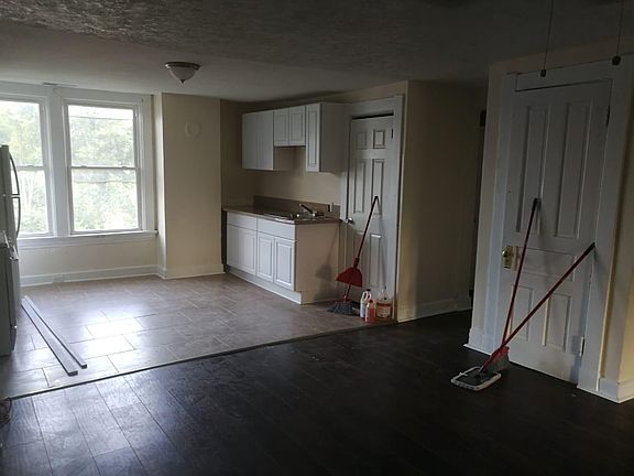 5th image of 3592 Bogart Ave