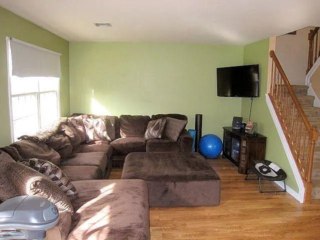 247 Crescent Drive — Photo 3