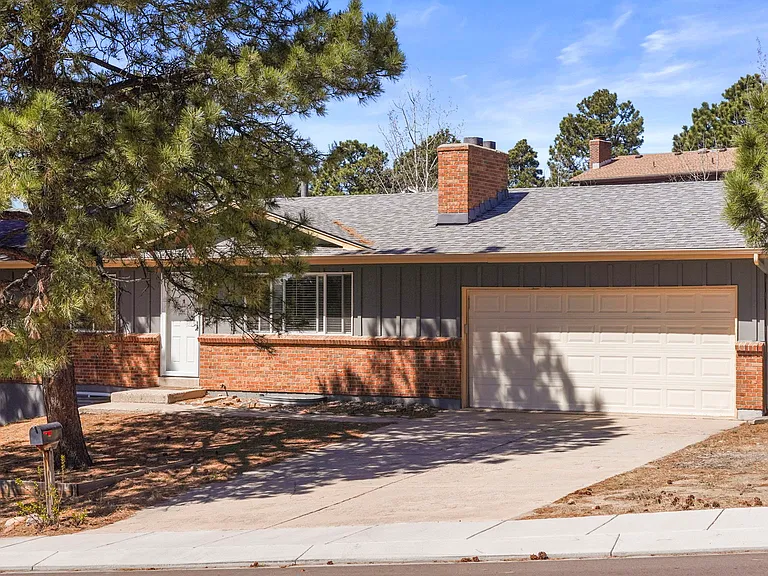 3270 Cortina Dr — Photo 2