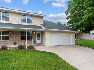 2042 Autumn Ln, Kaukauna, WI 54130