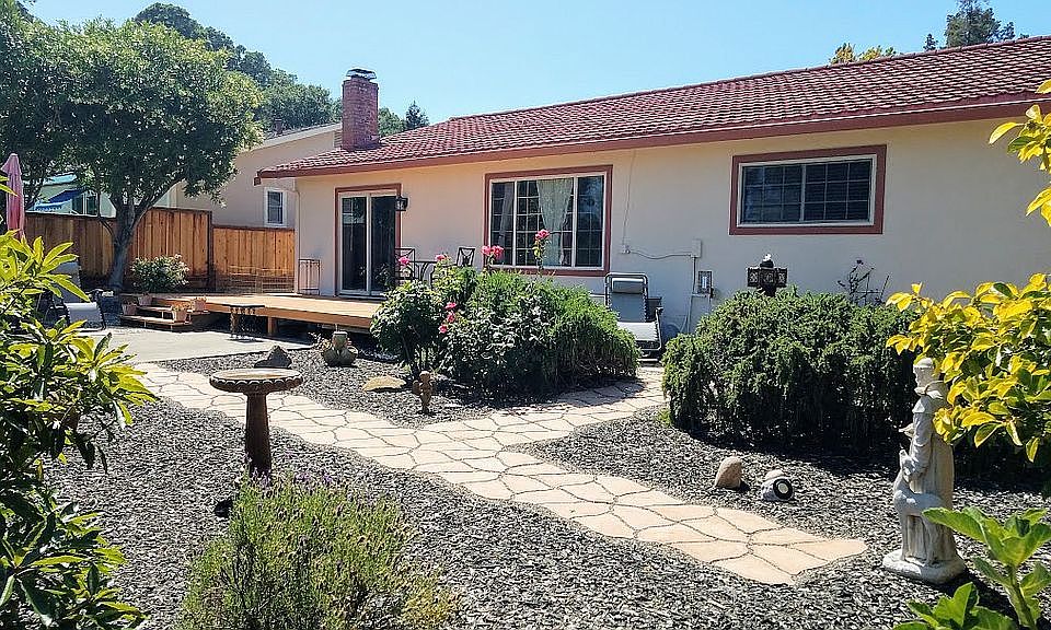 2nd image of 1016 Rolling Hill Way