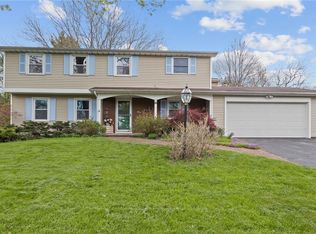 16 Pond View Ln, Penfield, NY 14526