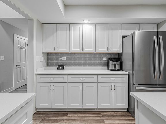 5th image of 135 Castle Rock Ln