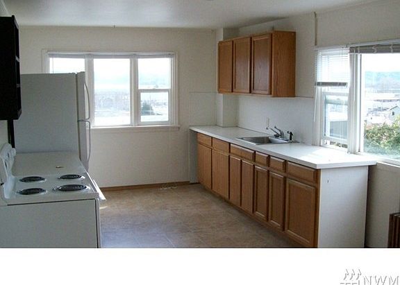 2nd image of 3118 Lombard Ave APT 6