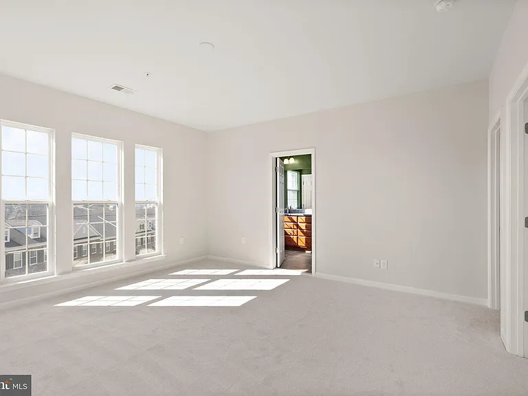 42696 Telford Ter — Photo 15