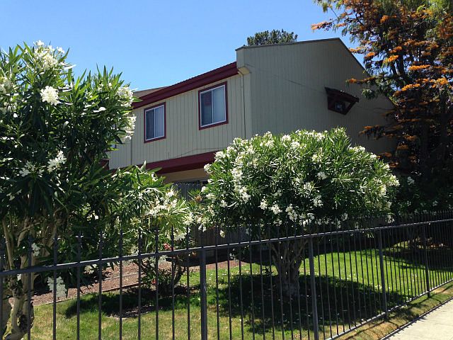 1st image of 463 Oak Ave