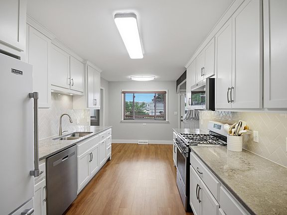 4th image of 2022 Grand Ave