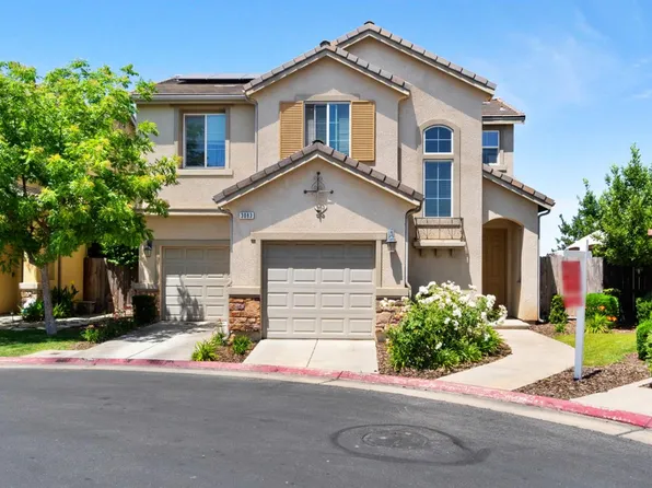 3083 Cirque Ln, Clovis, CA 93619