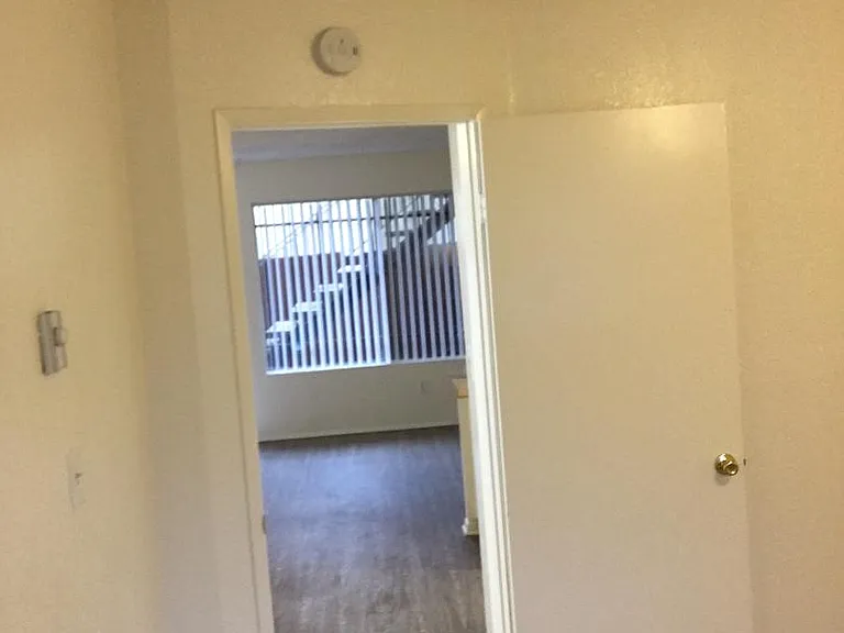4162 Estrella Ave #3 — Photo 10