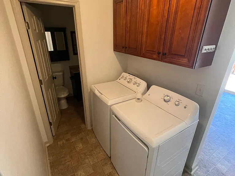1085 Oakland Ave SE #B — Photo 10