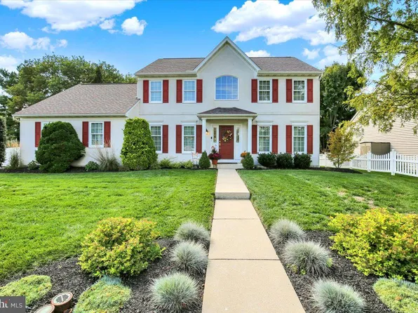 300 Elizabeth Dr, Sinking Spring, PA 19608