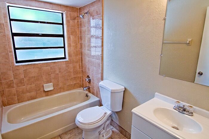 2nd image of 3417 Sanborn Ln