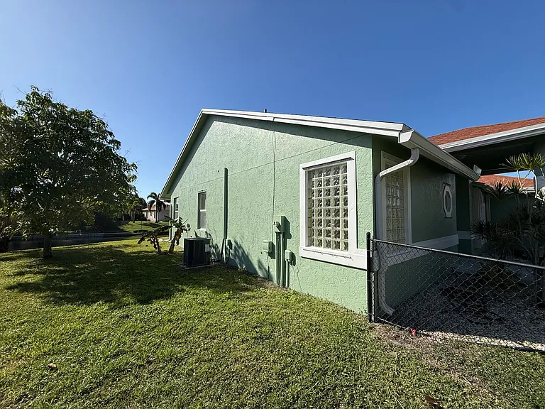 1168 Hatteras Cir — Photo 2