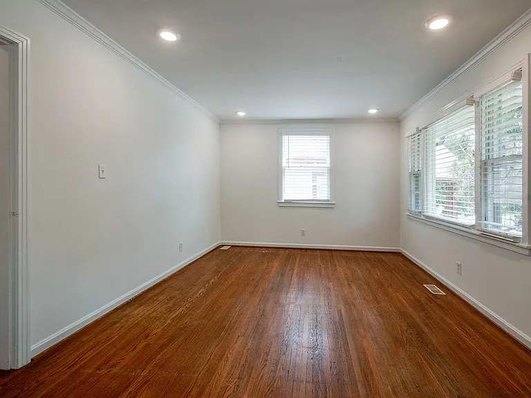 1006 S Douglas Ave — Photo 21