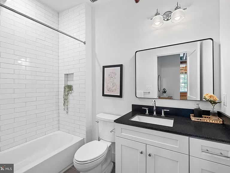 901 King St #201 — Photo 8