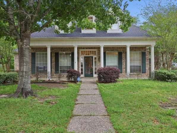 4 Twin Circle Dr, Beaumont, TX 77706