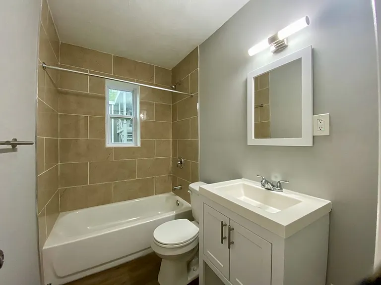 Marlborough Apartments — Photo 16