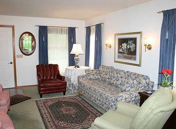 3rd image of 119 Dar Lind Ln