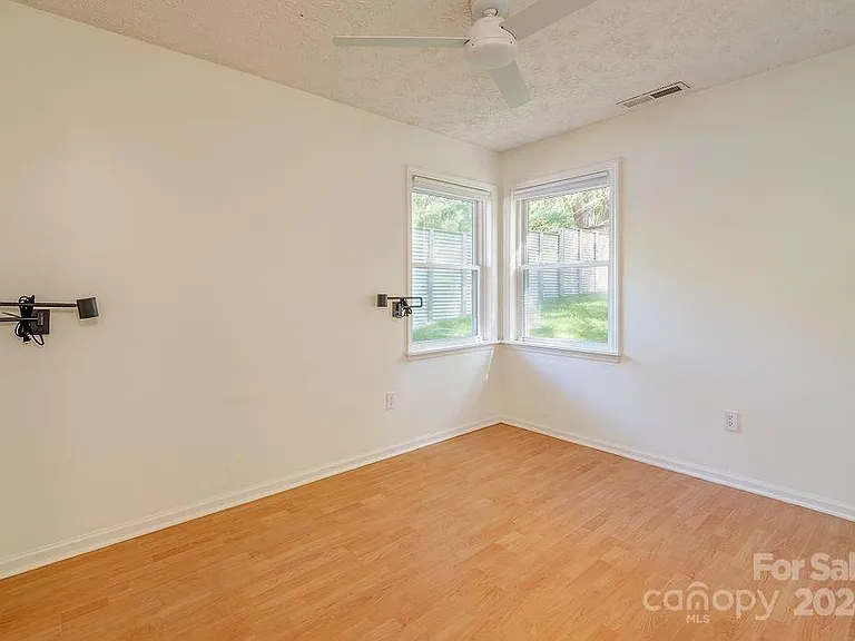 32 Winthrop Rd — Photo 3