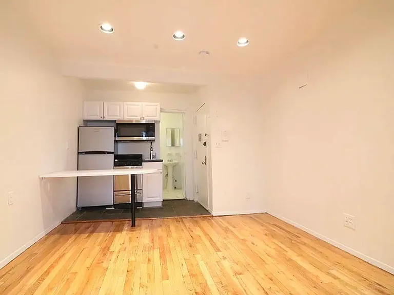 451 W 46th St #3A — Photo 6