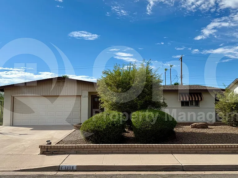 1218 E Alameda Dr — Photo 1