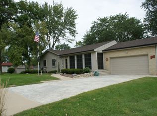 512 Birch Rd, Woodstock, IL 60098